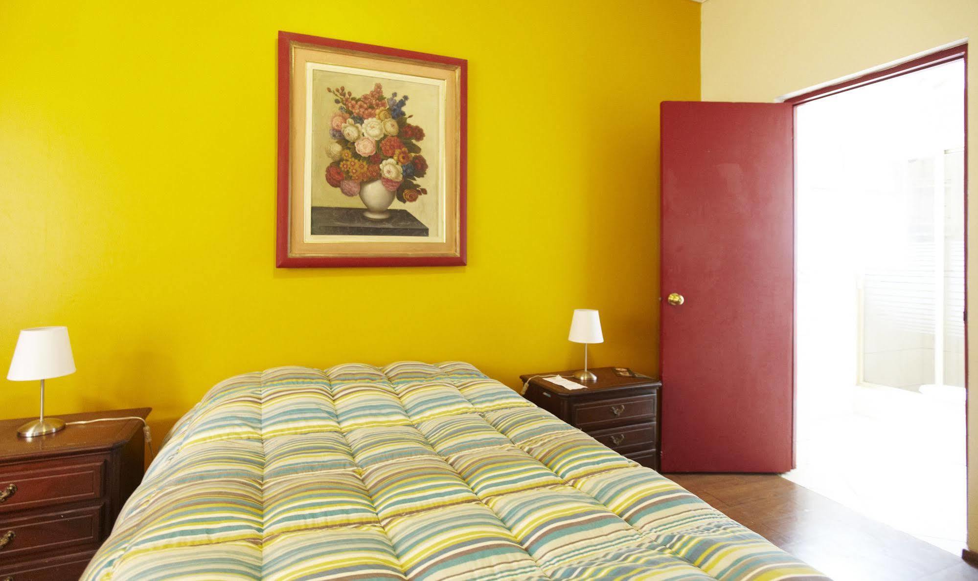 Flying Dog Hostel Lima Extérieur photo