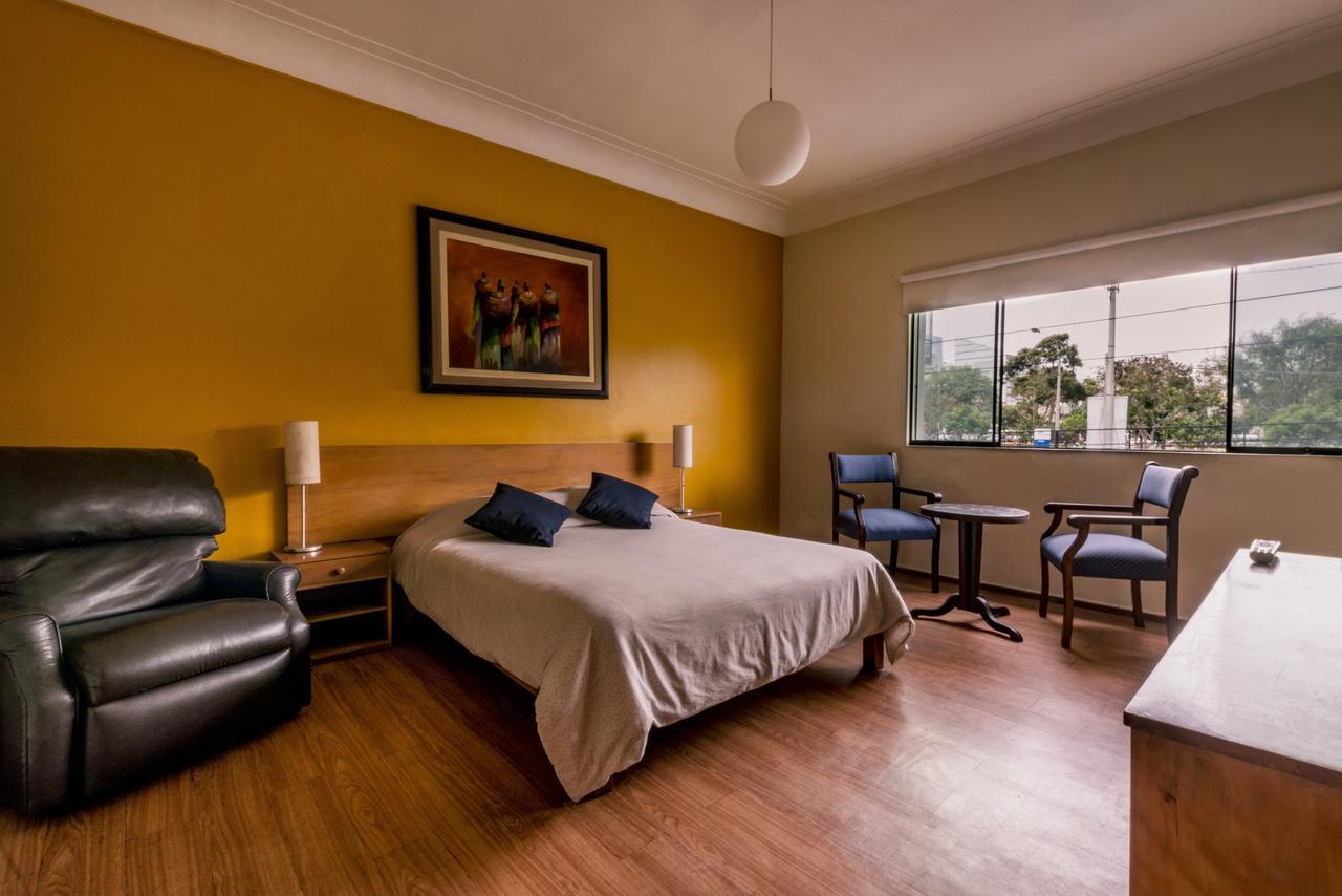Flying Dog Hostel Lima Extérieur photo
